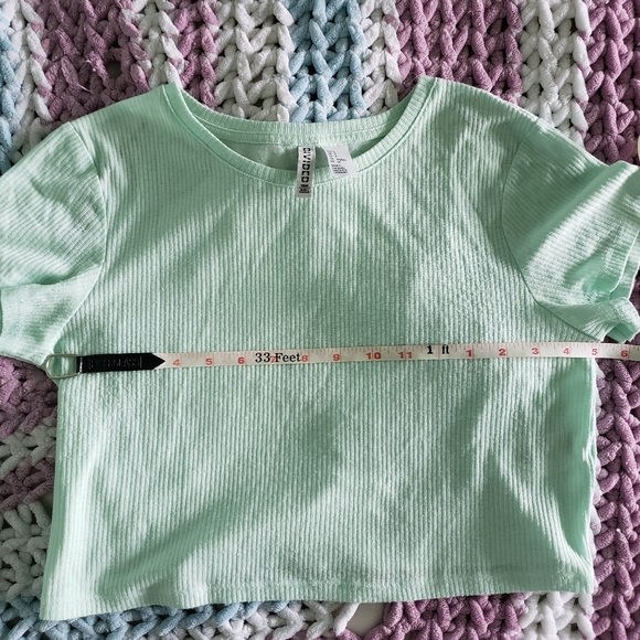 💜 2/$10 Mint crop top - Picture 3 of 5